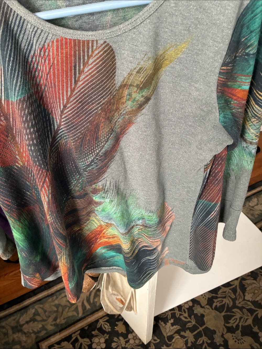 Paisley & Sage with feather or leaf print that has 3/4 sleeve , Good Condition